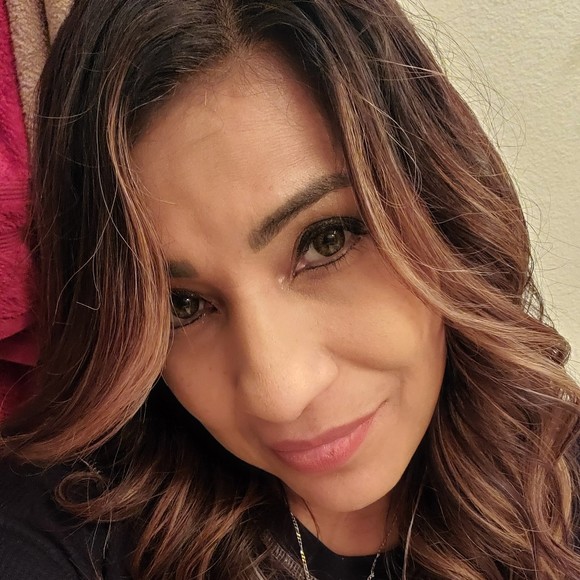 Meet your Posher, Cynthia - Picture 1 of 1